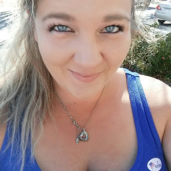 Meet your Posher, Ashley