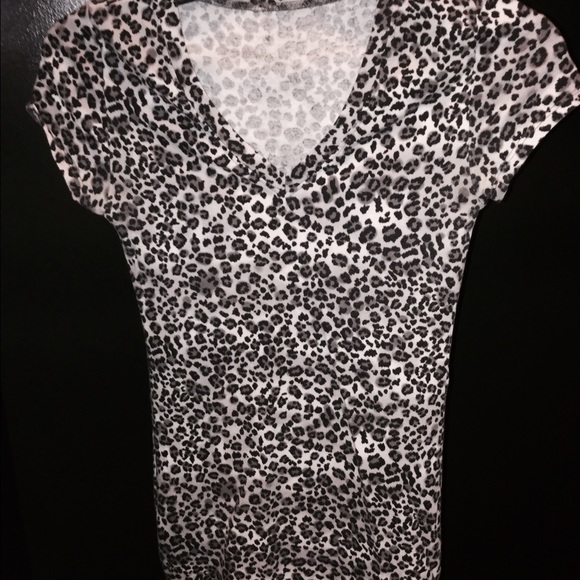 SNOW LEOPARD TEE