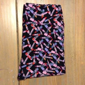 Lipstick leggings
