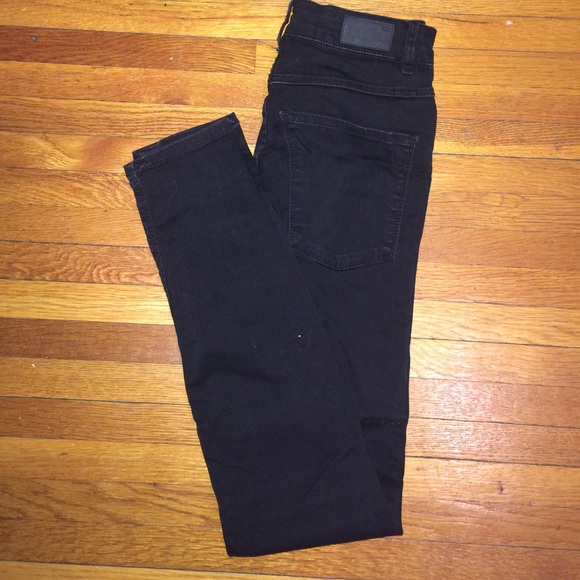Size 26 Zara skinny jeans. High waisted. Black