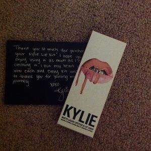 !!NEW!! KYLIE Lipkit dirty peach