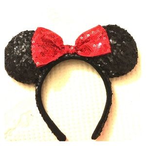 Lovely sequined mini mouse headpiece