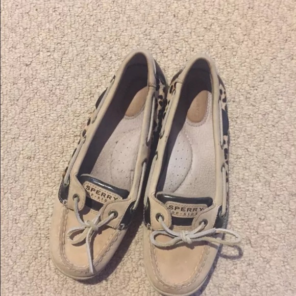 Leopard sperrys size 8