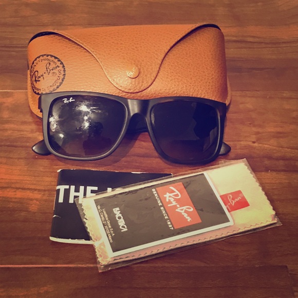Ray-Ban sunnies