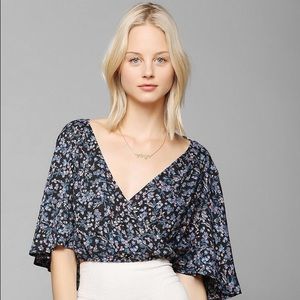 Urban Outfitters Cropped Boho Floral Top Urban Outfitters Cropped Boho Floral Top