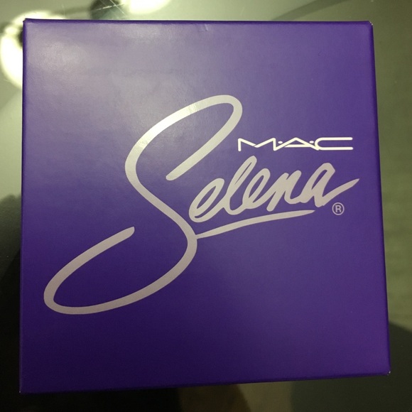 MAC x SELENA Powder