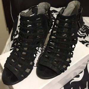 VINCE CAMUTO Leather Heels