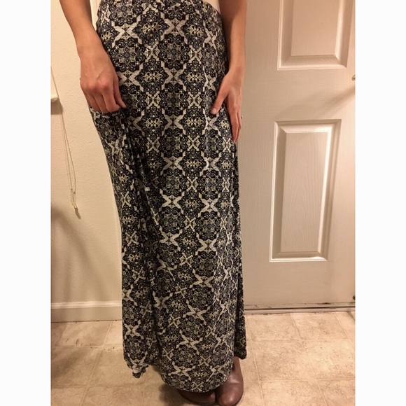 Cute and flirty maxi skirt! NEW and various sizes! - Picture 2 of 2