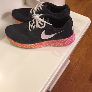 Nike shoes size women's size7