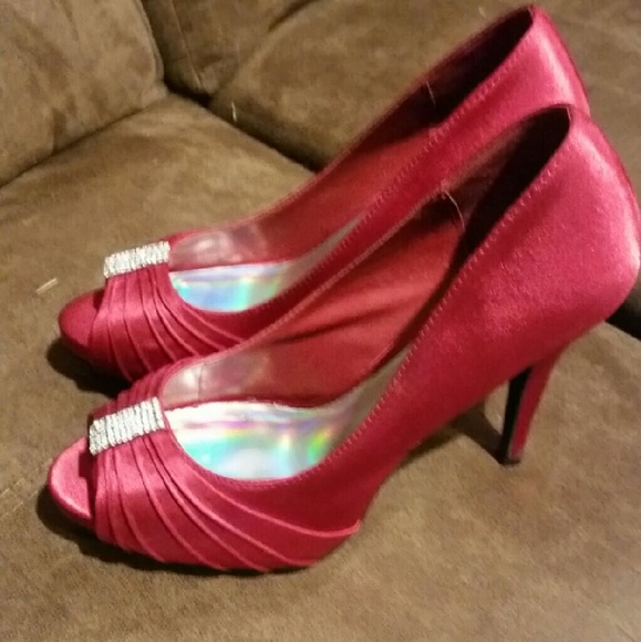 Red high heels with rhinestone jewel