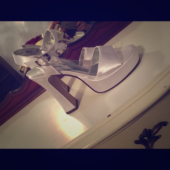 90s style chunky heels size 7