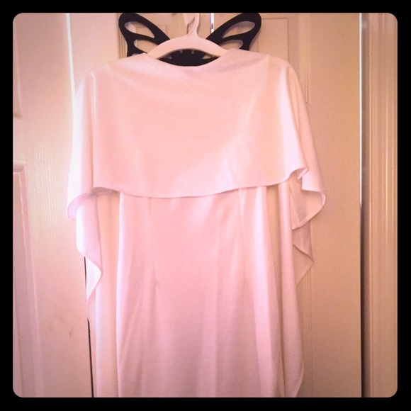 A off white cape dress.🎀🎀