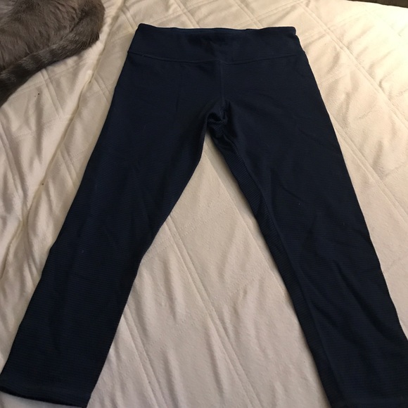 AE size small Capri leggings. Blue and black!