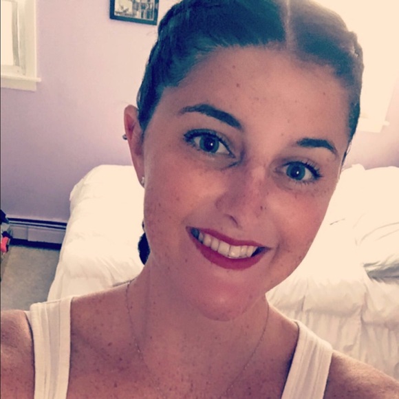 Meet your Posher, Gabrielle - Picture 1 of 1