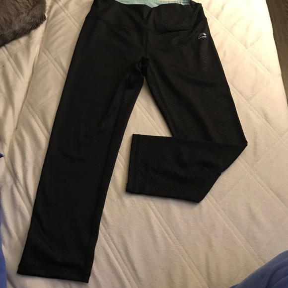 New RBX size small Capri leggings. Scale print