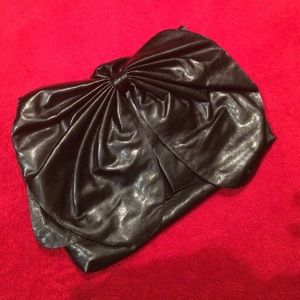 Giant Bow Clutch