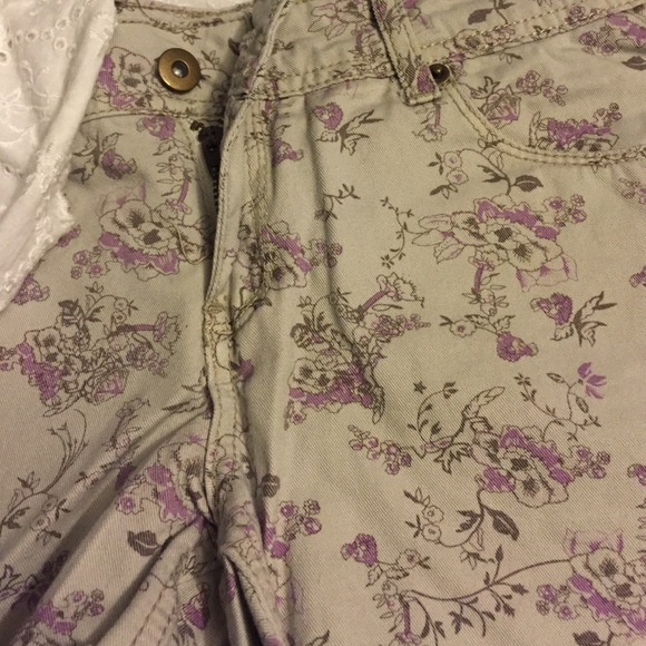 Floral shorts - Picture 2 of 2