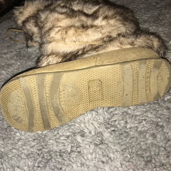 Faux fur boots - Picture 2 of 2