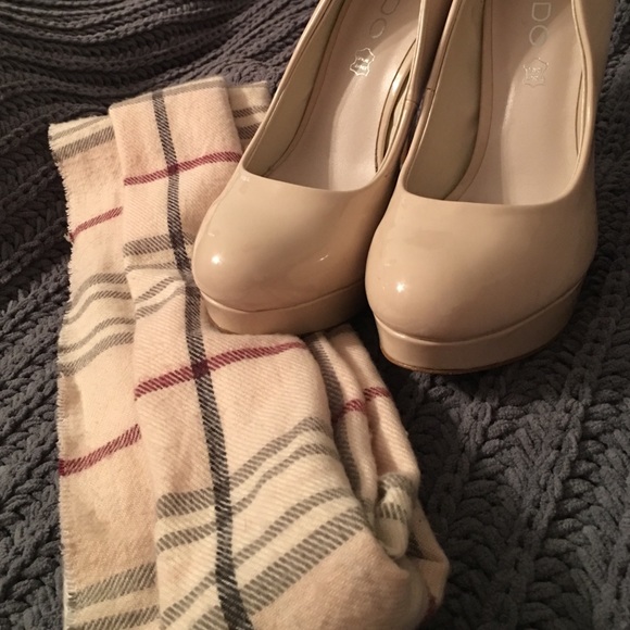 Nude pumps