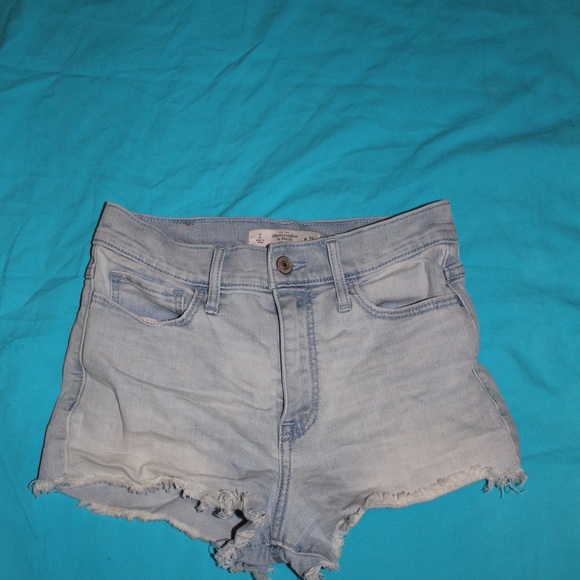 A&F HIGH WAISTED DISTRESSED SHORTS
