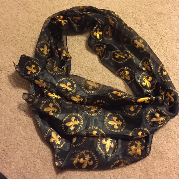 Black and Gold New Orleans Saints "Who Dat" scarf.