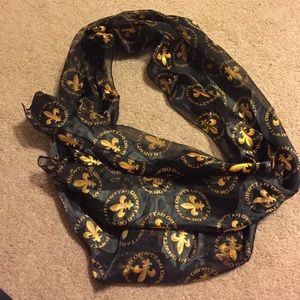 Black and Gold New Orleans Saints "Who Dat" scarf.
