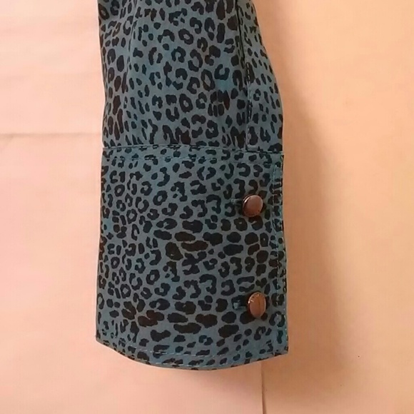 Express Collar Blouse - Picture 4 of 4