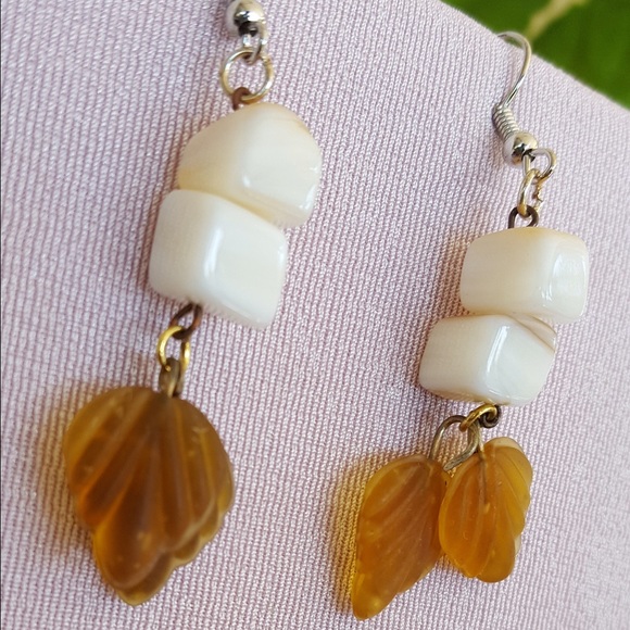 Ivory Leaf 🍃 - Picture 2 of 4