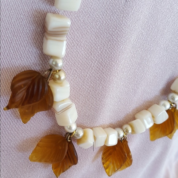 Ivory Leaf 🍃 - Picture 3 of 4