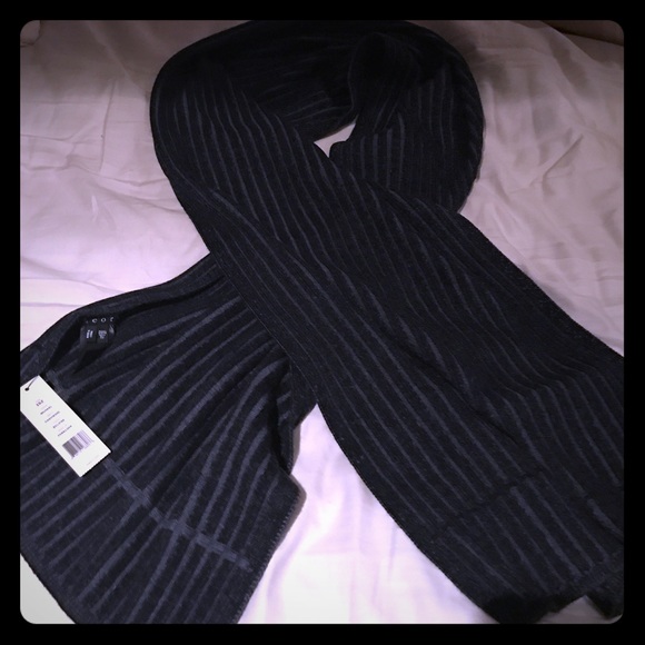 Theory scarf