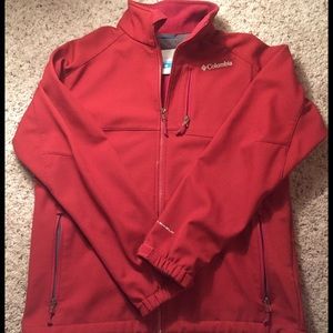 Columbia Large Softshell Jacket - Crimson