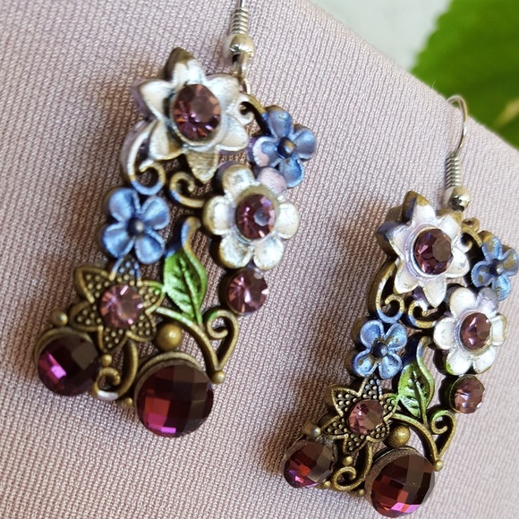 Daisy 🌼 - Picture 2 of 4