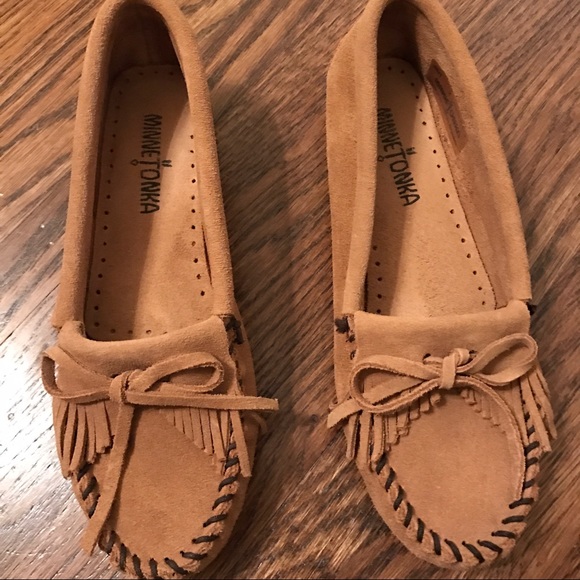 MINNETONKA MOCCASINS Taupe Tan Kilty Size 7