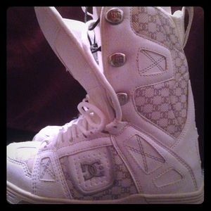 Women's DC Snowboard boots