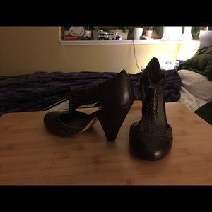 Envy Hugs N Kisses Brown Leather Heels