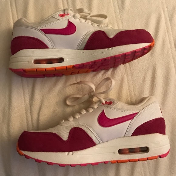 Women's Nike air max. Only worn once! Size 7