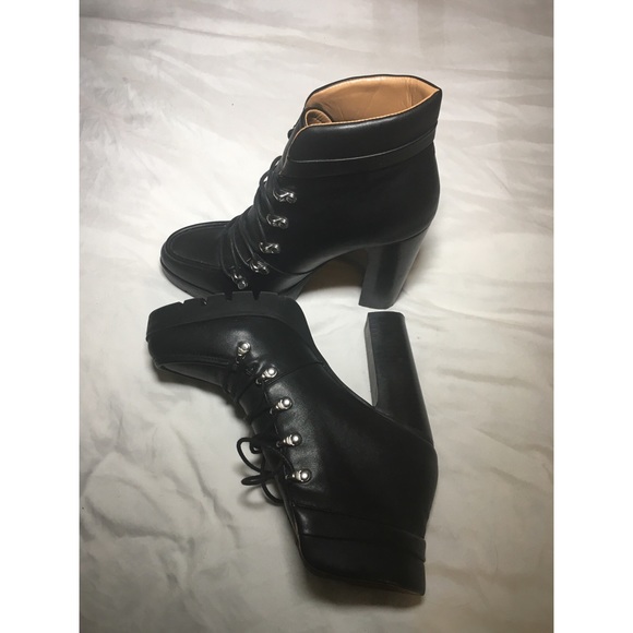 NEW leather heels Report signature brand.