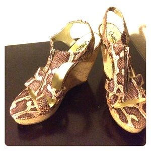 Carlos Santana snake wedges size 7
