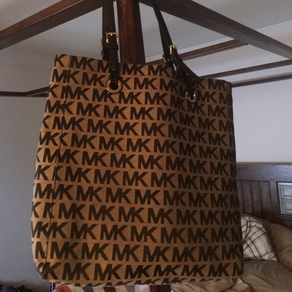 Authentic micheal kors purse