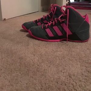 Basketball shoes
