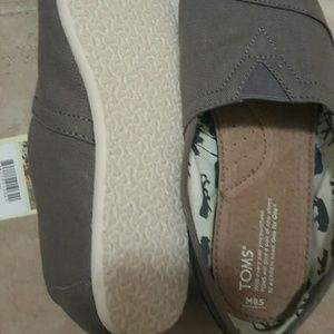 Tom's canvas slip ons