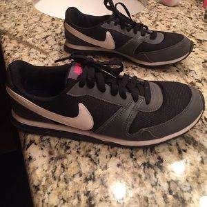 Barely worn! CUTE women's Nike's! Sz 7