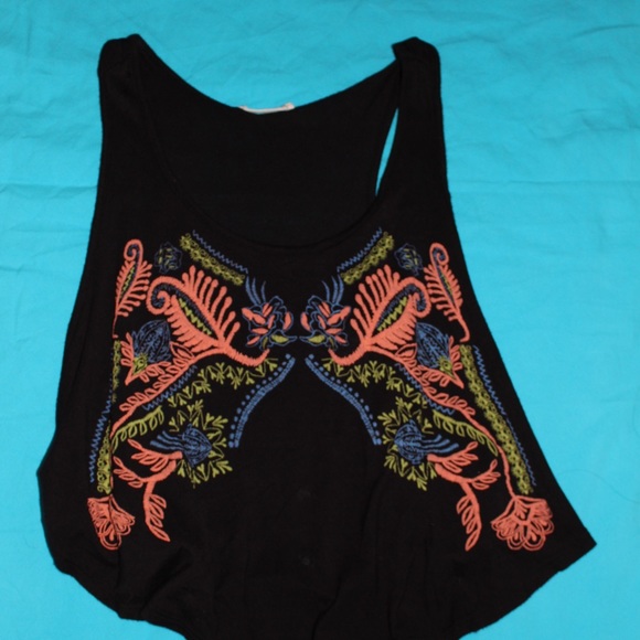 STITCHED BLACK CROP TOP