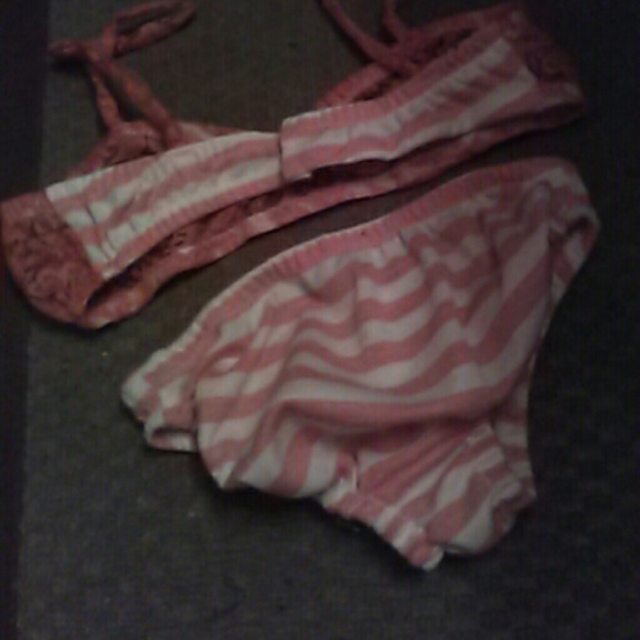 Lingerie - Picture 3 of 4