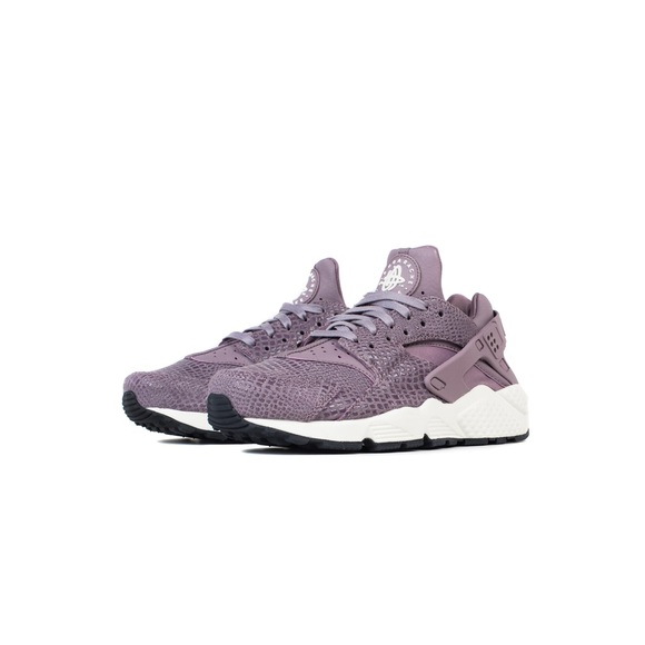 Brand NEW Nike Air Huarache Run