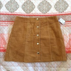 Super cute corduroy skirt 💛
