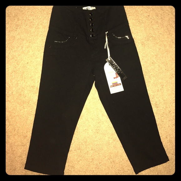 New "Sky Bottoms" Capris