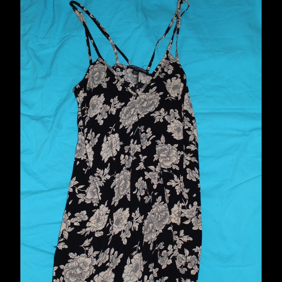 BRANDY MELVILLE FLORAL DRESS