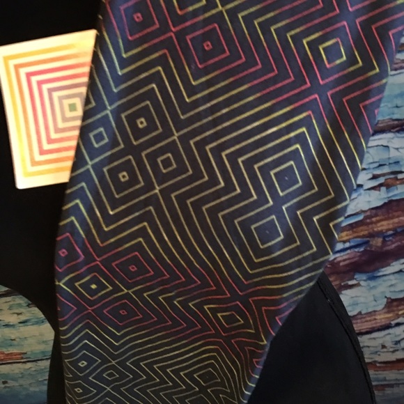 Lularoe NWT OS Leggings Ombre & Geo Shapes. - Picture 2 of 3