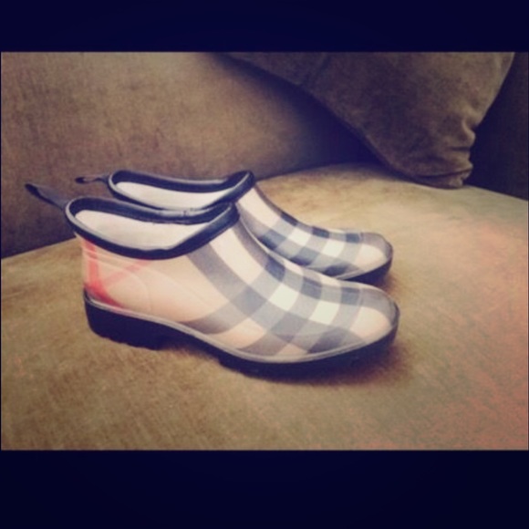 Burberry ankle rain boots size 38